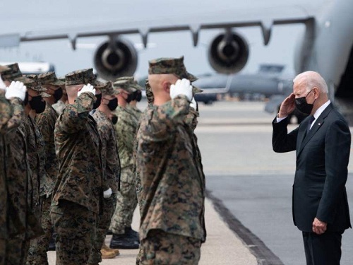 Foto Presidente Biden redibe restos militares muertos en Afganistán