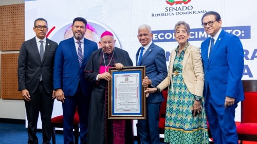 Fopto Senado reconoce obispo De la Rosa y Carpio