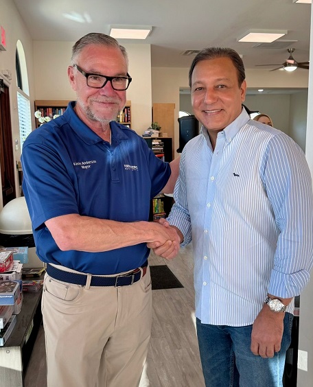 Foto ABEL MARTINEZ JUNTO AL ALCALDE DE FORT MYERS 011