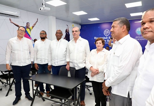 Foto Abinader inauguró hotel-escuela en el Seibo