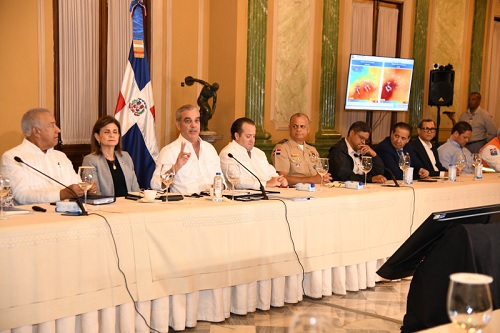 Foto Abinadery fucionarios reunidos por tormenta