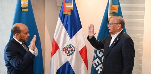 Foto Aguilera juramenta Luis Valdez