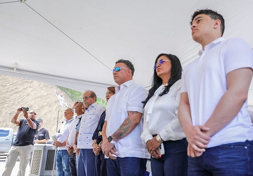 Foto Bartolo Colon junto a su esposa Rosanna y su hijo Wilder