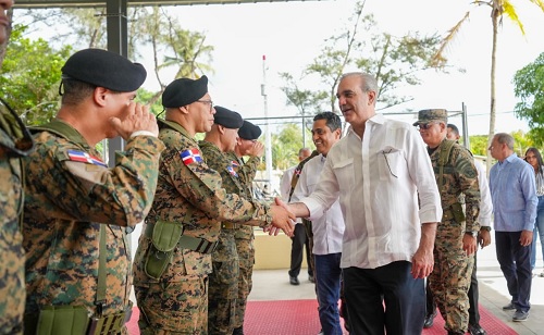 Foto Presidente inaugura multiuosomilitar 65