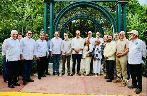 Foto Presidente y otrosfuncioanrios Jardín Botánico