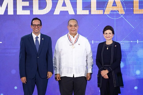 Foto Raquel Peña ministro MAP y otro