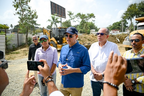 Foto Ulises supoervisa Cuyerpo Bomberos El Dorado