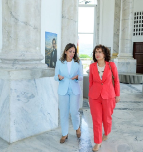 Foto embakadora de España