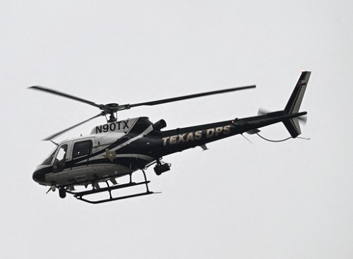 Foto helicóptero EU buscnado muertos ijundaciones