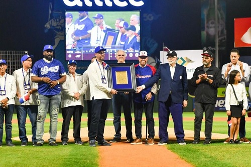 Foto homenje a Juan marichal
