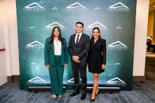 Foto integrantes Colón y Asociados