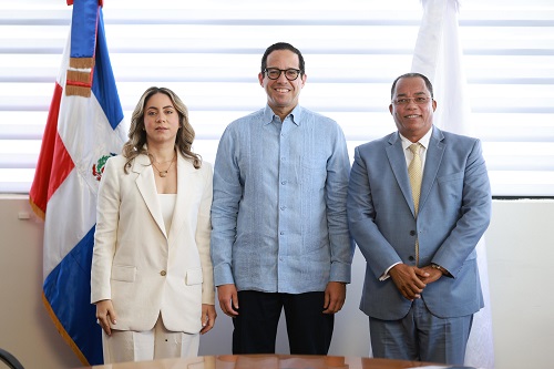 Foto juramentan a Gloria Reyes en Supérate