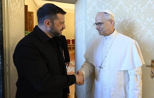 Foto papa León y Zelenski