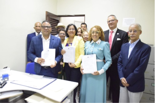 Foto periodistas quieren dirigir UASD en Santiago