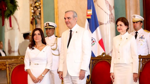 Foto presidente recibe embadora EU