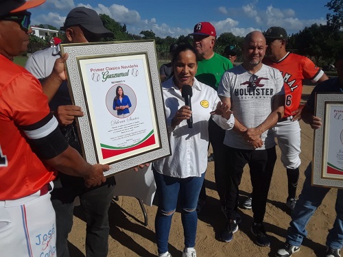 Foto reconocven en softbol en Tamboril