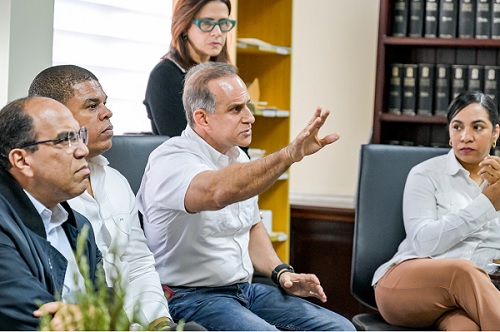 Foto reuniòn Comisión Presidencial en Santiago