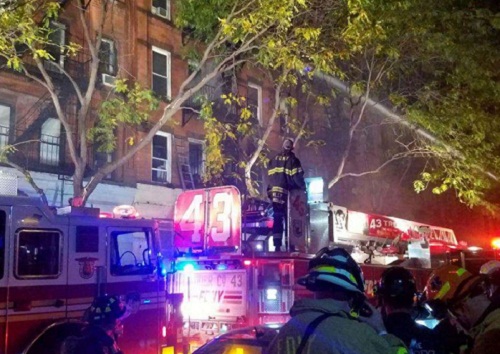 Foto Incendio en Brooklyn deja 14  personas heridas incluyendo 4 bomberos