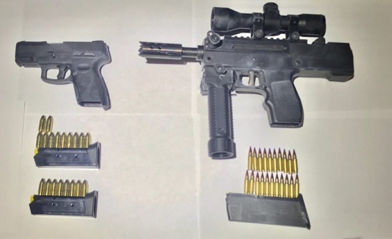 Foto Policía del Bronx incauta armas a hispanos