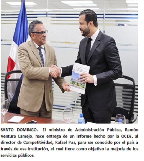 Foto Rafael Paz de Competitividad recibe un informe de la OCDE que le entrega Ventura Camejo
