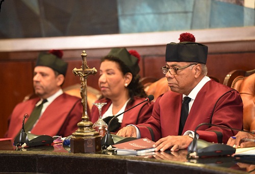 Foto Ray Guevara y otros jueces