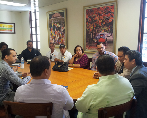 Foto funcionarios del Ministerio de Turismo reunidos en Santiago  3