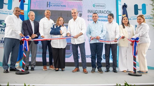 Foto Abinader entrega hospital de Montre Adentro
