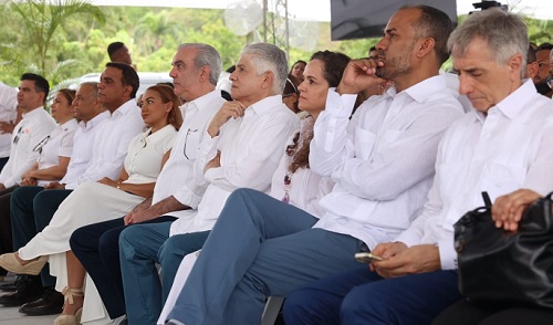 Foto Abinader inaugura carretera en Jamao al Norte
