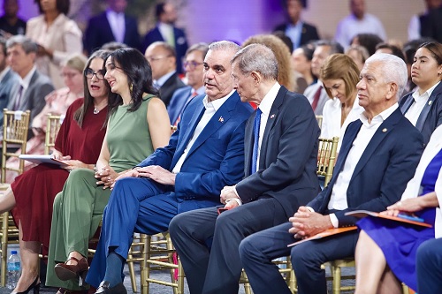 Foto Abinader y otros en conferencia sobre gobernanza
