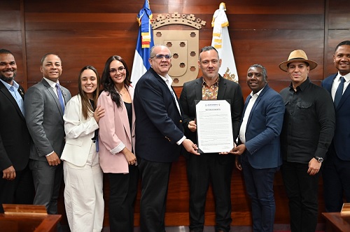Foto Ayuntamiento reconoce artista Cruz Montesino