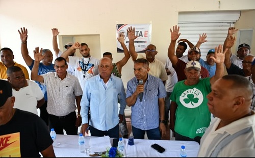 Foto Juan Marte y otros  dirigentes