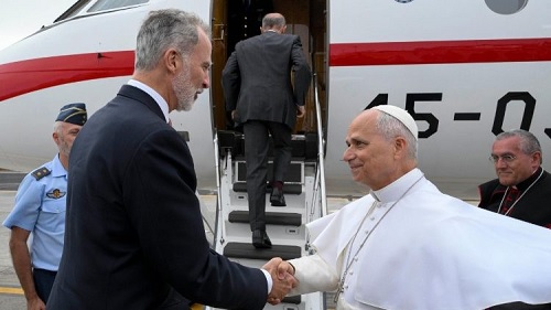Foto Papa regresa con el Rey Felipe en su avión