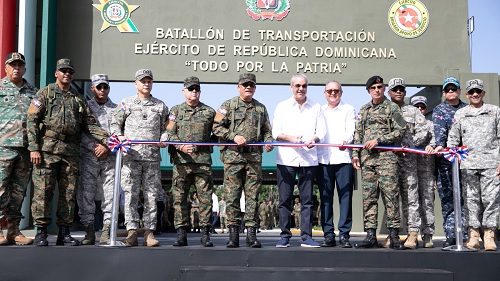 Foto Presidente inaugura área transporte Ejército