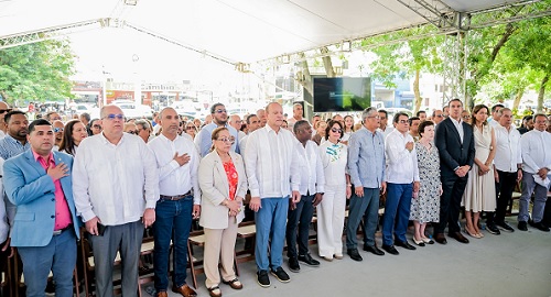 Foto alcalde Ulises Rodríguez gobernadora Rosa Santos y otros en inicio trabajos NY Chiquito