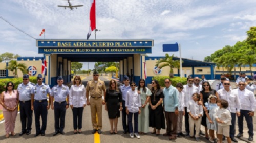 Foto autoridades en designación de Base a mayor general Juab B. Rojas