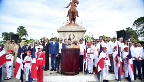 Foto celebran  163 aniversario restauración