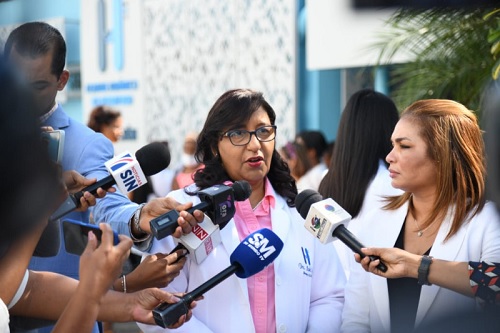 Foto doctora Mabel Jones habla de los quemados de Salcedo