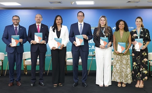 Foto funcionarios MAP Perú y otras naciones