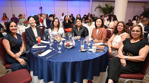 Foto reunión bilateral  domínico-coreana