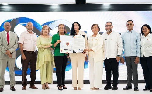 Foto yeni Berenice recibe pergamisno en La Vega