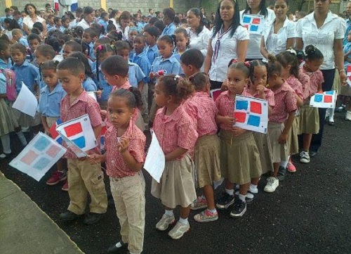 Escuela Sergio A. Hernández de Tamboril realizó acto a la Bandera
