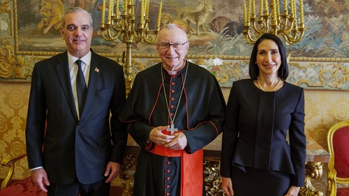 fOTO aBINADER pAROLÍN Y rAQUEL EN EL vATICANO